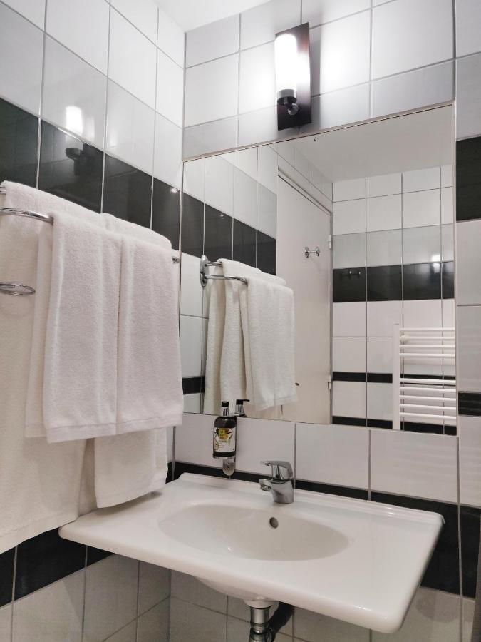 Logis Hotel Le Richelieu - Royan Atlantique Saujon Exteriör bild