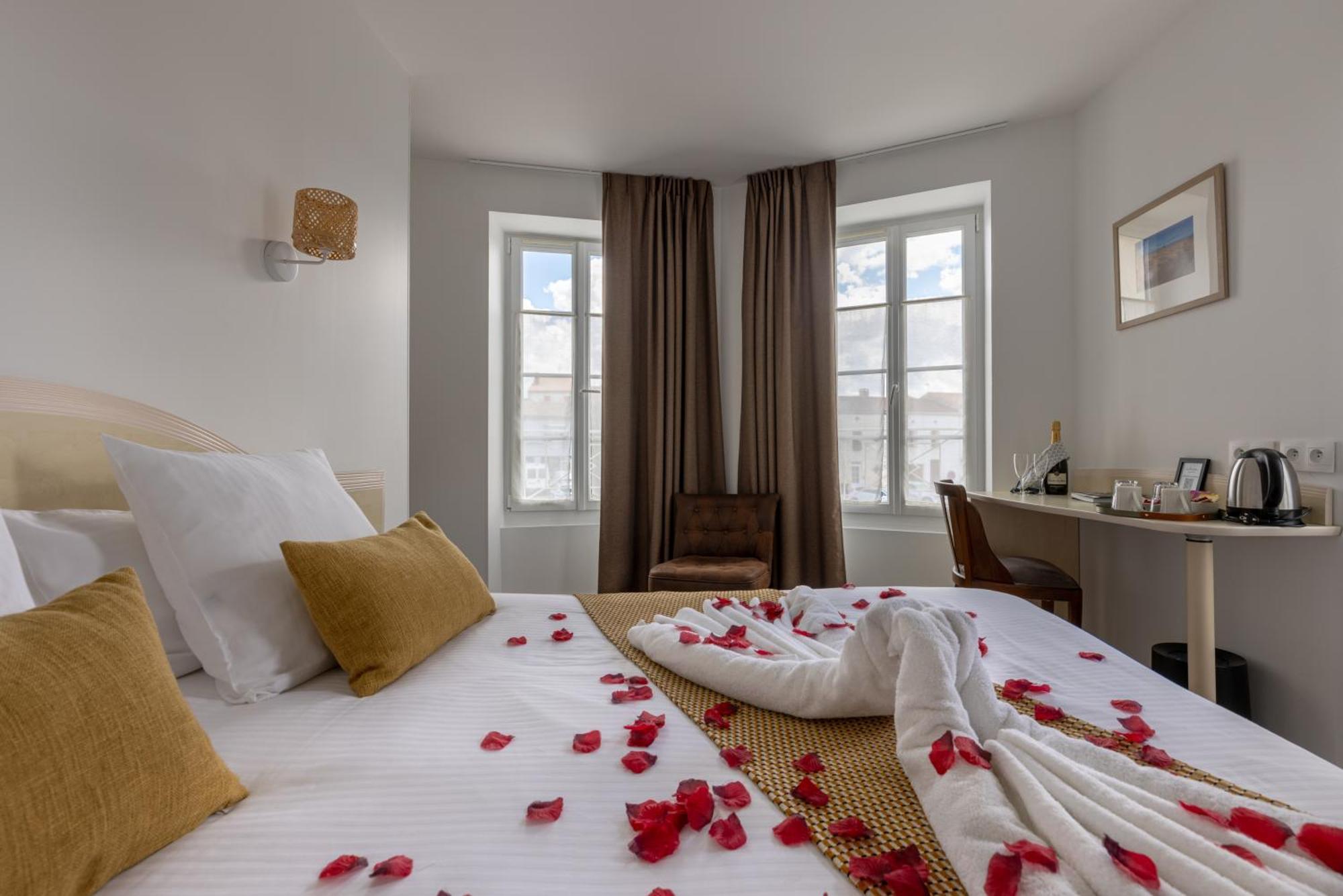 Logis Hotel Le Richelieu - Royan Atlantique Saujon Exteriör bild