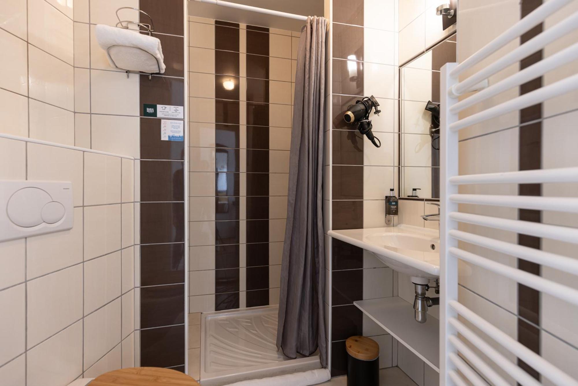 Logis Hotel Le Richelieu - Royan Atlantique Saujon Exteriör bild