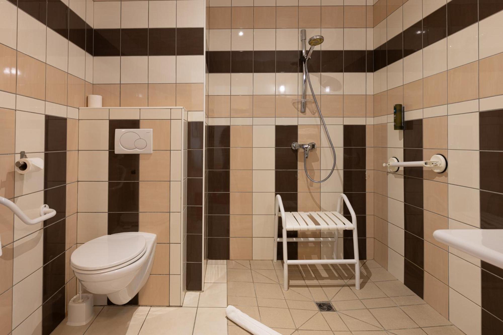Logis Hotel Le Richelieu - Royan Atlantique Saujon Exteriör bild